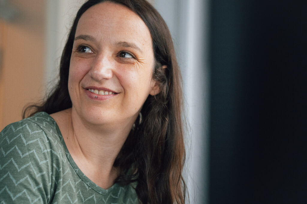 Porträt einer Mitarbeiterin der Ahrens Steuerberatungsgesellschaft mbH in Hermannsburg – authentisch, sympathisch und kompetent im Team der Steuerberatung